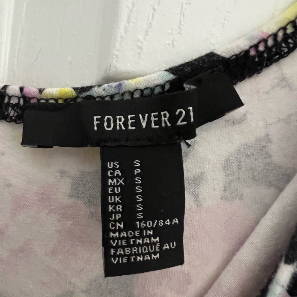 Forever 21 Floral Crop Top with black lace trim - Picture 2 of 2